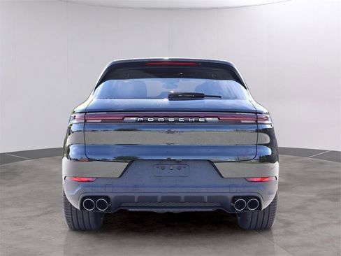 New 2025 Porsche Cayenne image 7