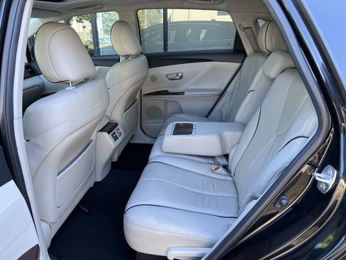 Used 2010 Toyota Venza w/ Comfort Pkg FWD image 11