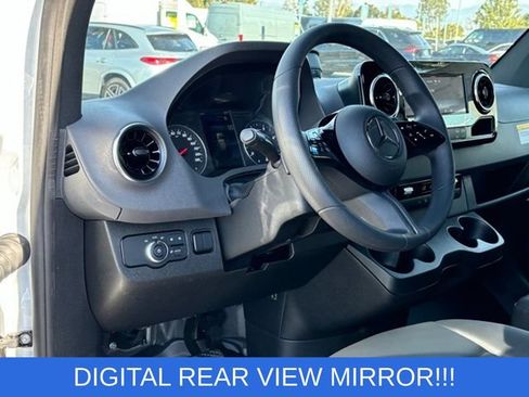 Used 2025 Mercedes-Benz Sprinter 2500 image 9