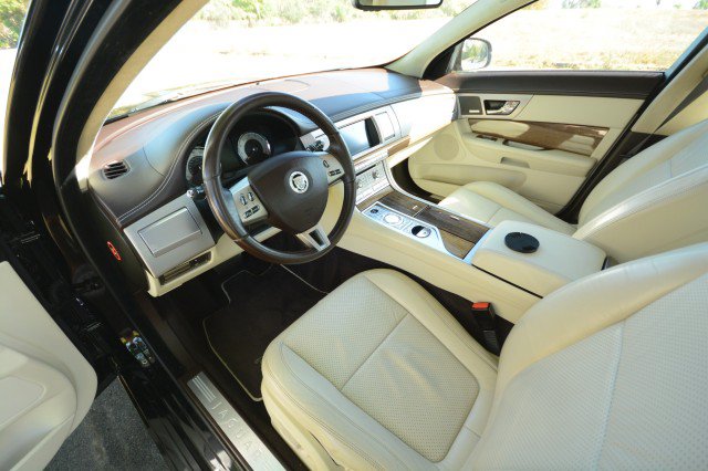 Used 2010 Jaguar XF Supercharged RWD image 17