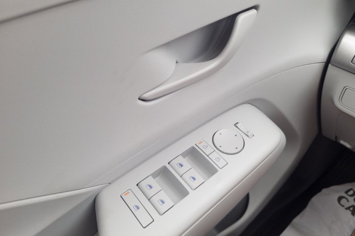 New 2027 Hyundai Kona SE FWD image 26