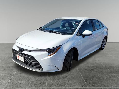 Certified 2025 Toyota Corolla LE image 3