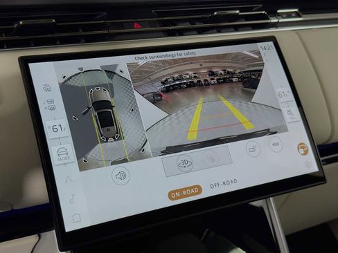 New 2025 Land Rover Range Rover SE image 15