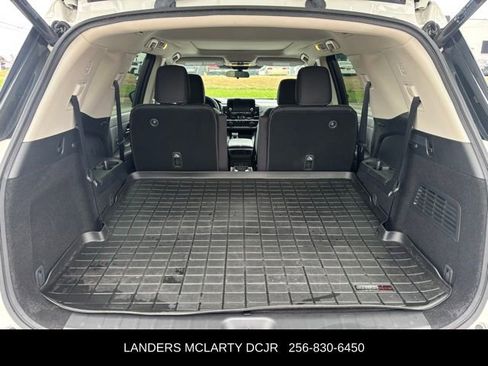 Used 2023 Nissan Pathfinder SV w/ SV Premium Package image 18