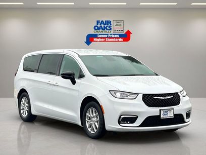 New 2025 Chrysler Pacifica Select
