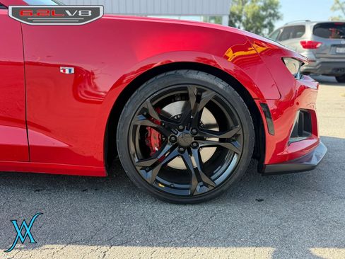 Used 2019 Chevrolet Camaro SS RWD image 9