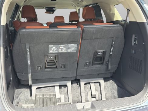 Used 2024 Kia Carnival SX FWD image 27