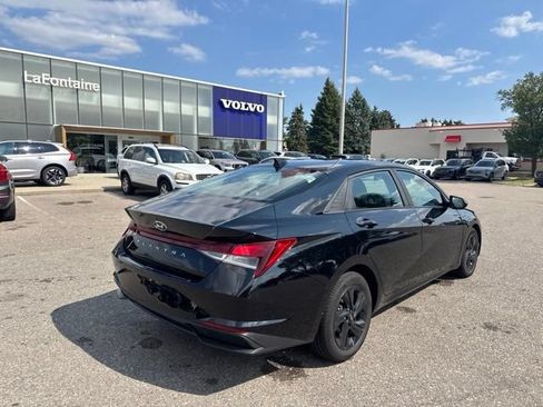 Used 2023 Hyundai Elantra SEL FWD image 4