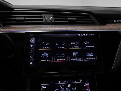 Used 2019 Audi e-tron Prestige AWD/4WD image 43
