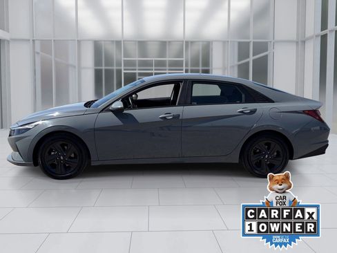 Used 2022 Hyundai Elantra SEL FWD image 3