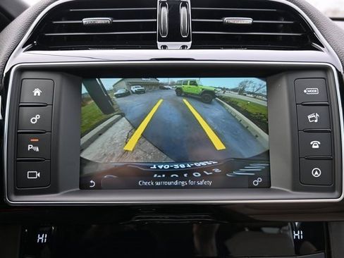 Used 2017 Jaguar F-PACE Prestige image 43