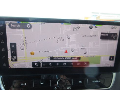 Used 2024 Nissan Altima 2.5 SV w/ SV Premium Package image 19