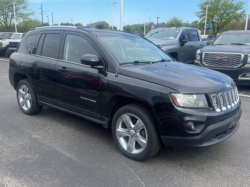 Used 2014 Jeep Compass Latitude w/ Premium Sound Group FWD image 2