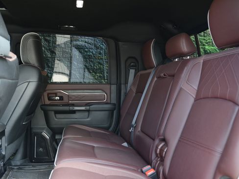 Used 2025 RAM 2500 Limited AWD/4WD image 32