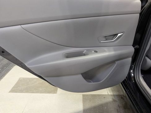 Used 2024 Hyundai Elantra Blue FWD image 10