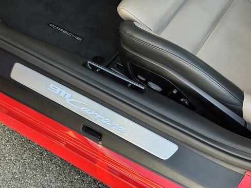 Certified 2025 Porsche 911 Carrera T RWD image 31