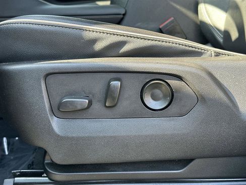 Used 2022 GMC Yukon XL SLT w/ SLT Luxury Package image 23