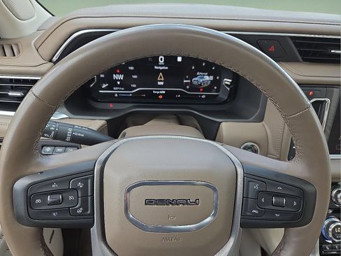 Used 2023 GMC Yukon Denali w/ Max Trailering Package AWD/4WD image 4