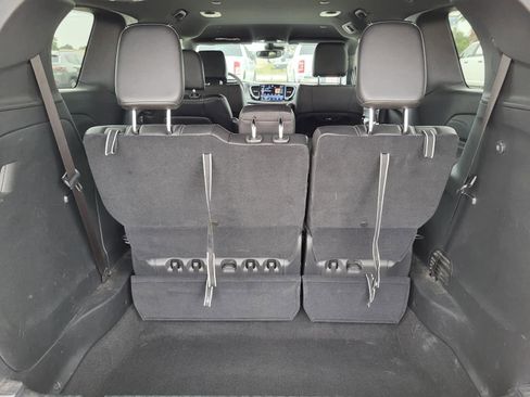 Used 2025 Chrysler Pacifica Select image 13
