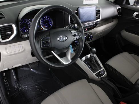 Certified 2022 Hyundai Venue SEL FWD image 19