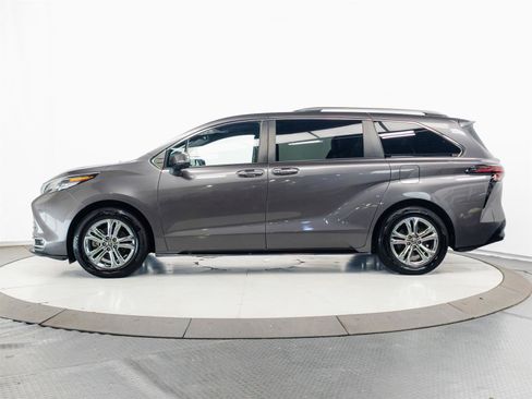 Certified 2023 Toyota Sienna Platinum AWD/4WD image 9