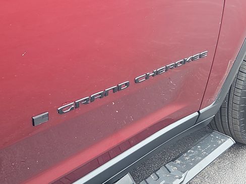 Used 2025 Jeep Grand Cherokee Altitude image 5