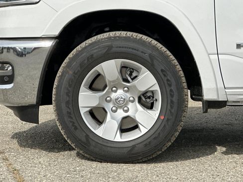 New 2026 RAM 1500 4x4 Crew Cab image 23