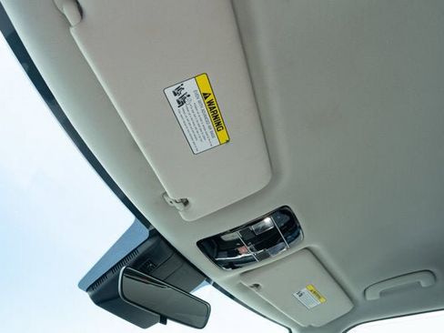 Used 2025 Hyundai Santa Fe SEL AWD/4WD image 16