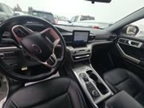 Used 2022 Ford Explorer XLT w/ Equipment Group 202A image 11
