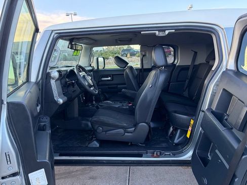 Used 2012 Toyota FJ Cruiser 4WD w/ Convenience Pkg image 17