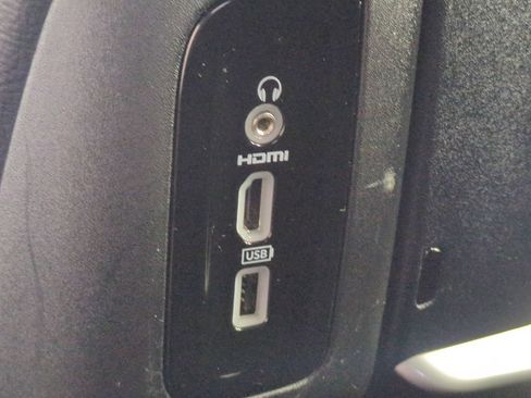 Used 2021 Chrysler Pacifica Touring-L w/ Uconnect Theater Family Group FWD image 18