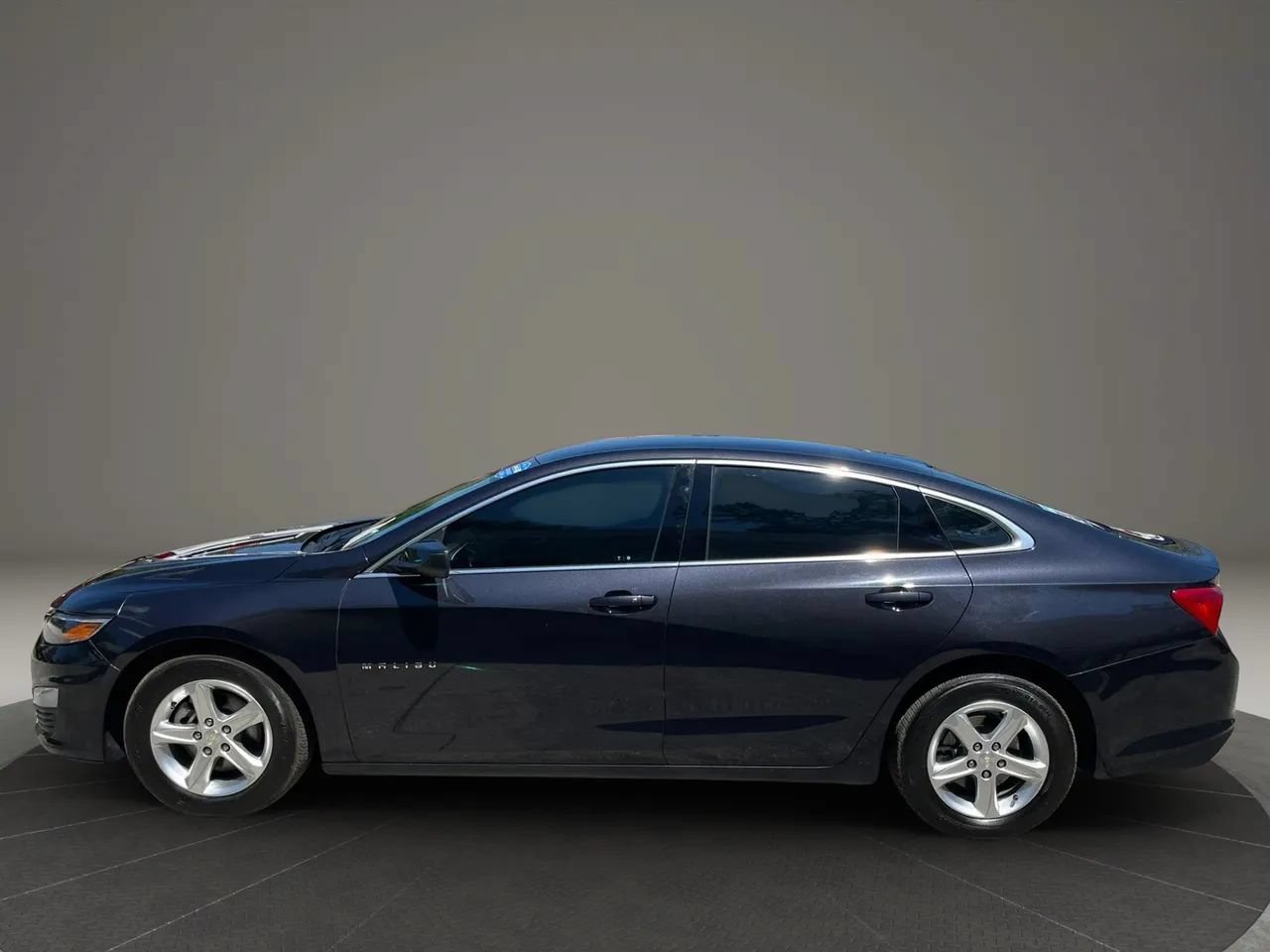Used 2023 Chevrolet Malibu LT FWD image 4