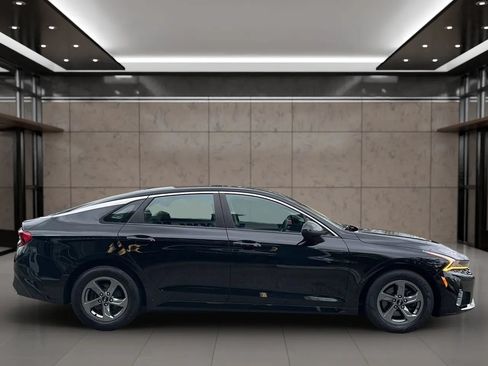Used 2021 Kia K5 LXS FWD image 9