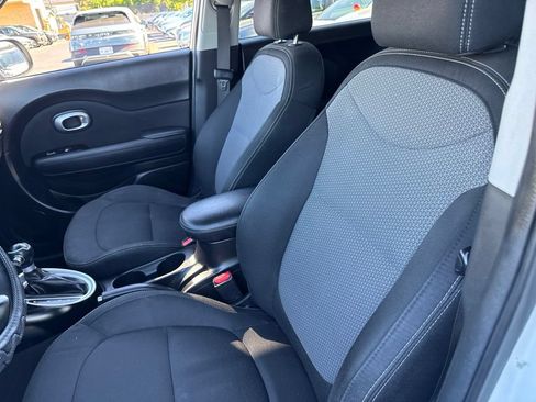 Used 2018 Kia Soul + FWD image 6