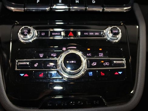 Used 2021 Lincoln Corsair AWD w/ Premium Package image 29