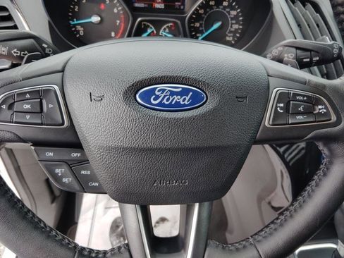 Used 2017 Ford Escape Titanium w/ Equipment Group 301A AWD/4WD image 17