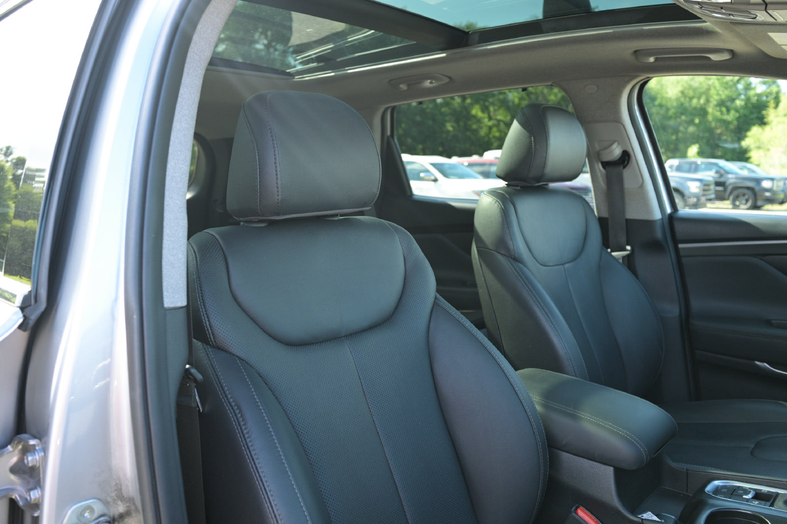 Used 2020 Hyundai Santa Fe Limited AWD/4WD image 4