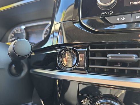 New 2025 Nissan Pathfinder SV w/ Black Appearance Package image 28