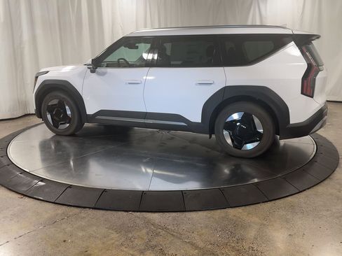 New 2026 Kia EV9 Wind image 7