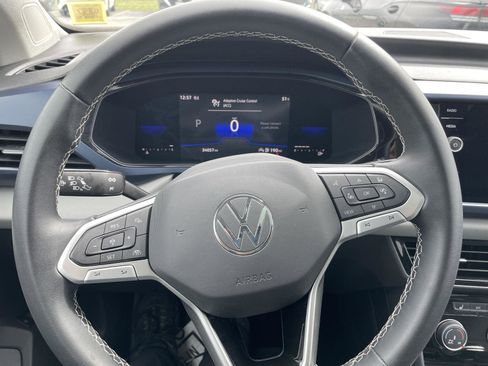 Used 2023 Volkswagen Taos SE w/ Panoramic Sunroof Package image 26