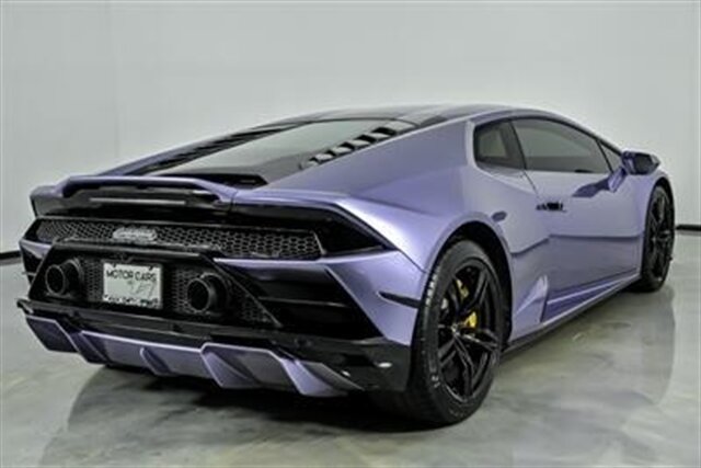 Used 2021 Lamborghini Huracan EVO RWD image 3