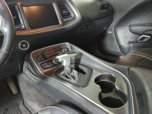 Used 2016 Dodge Challenger SXT Plus image 19