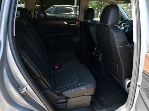 Used 2026 Volkswagen Atlas SE FWD image 32