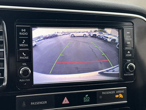 Used 2019 Mitsubishi Outlander ES image 22