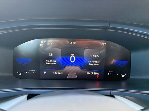Certified 2024 Volkswagen Taos SE w/ Panoramic Sunroof Package AWD/4WD image 18