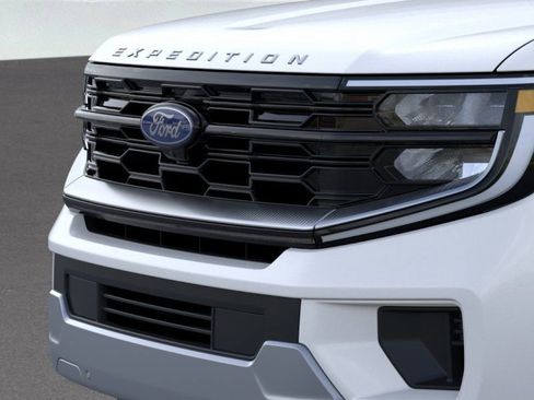 New 2025 Ford Expedition Platinum w/ Platinum Ultimate Package AWD/4WD image 17