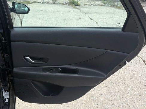 Used 2023 Hyundai Elantra SEL w/ Convenience Package image 15