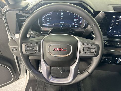 Used 2025 GMC Sierra 1500 SLT image 11