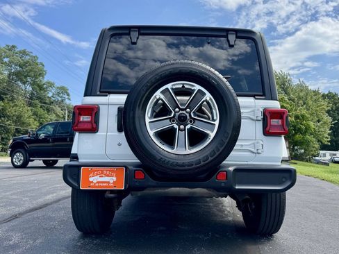 Used 2018 Jeep Wrangler Unlimited Sahara w/ Dual Top Group AWD/4WD image 6