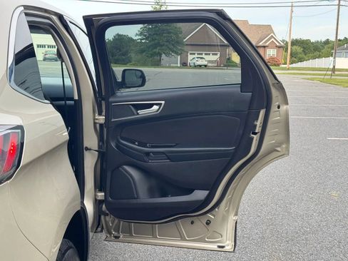 Used 2018 Ford Edge SEL AWD/4WD image 17
